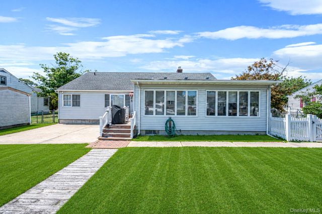 398 Clocks Boulevard, Massapequa, NY 11758
