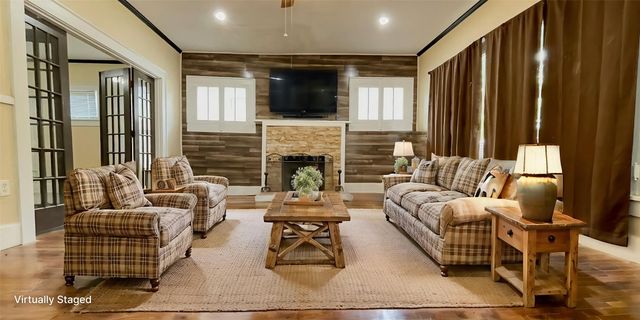 613 NW 5th Street, Mineral Wells, TX 76067