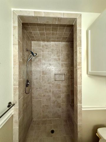 1204 E Lake DR, Taylor, TX 76574