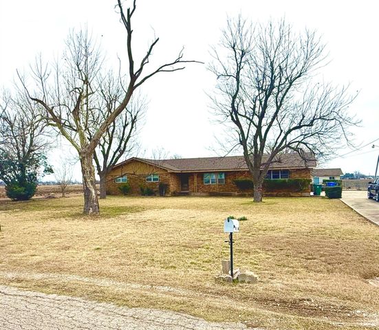 1204 E Lake DR, Taylor, TX 76574