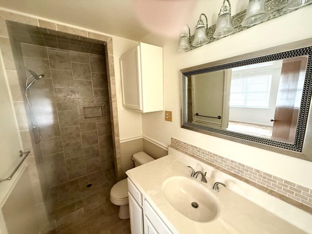 1204 E Lake DR, Taylor, TX 76574