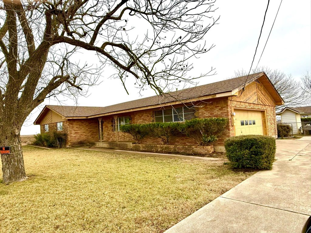 1204 E Lake DR, Taylor, TX 76574