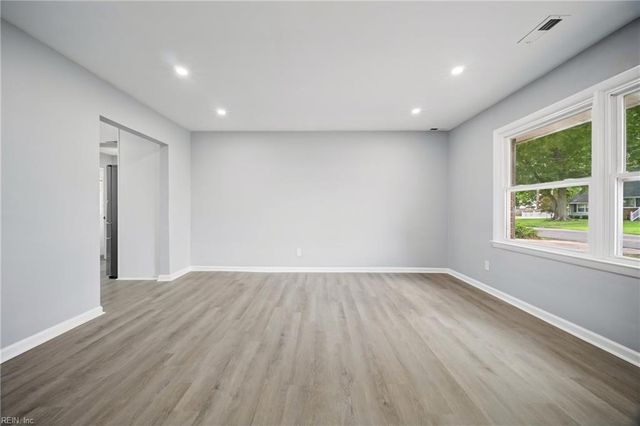 5761 N Ottawa RD, Virginia Beach, VA 23462