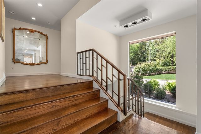 9 Singletree Rd, Brookline, MA 02467