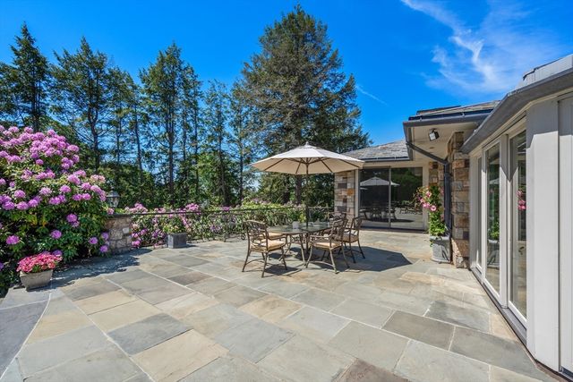 9 Singletree Rd, Brookline, MA 02467