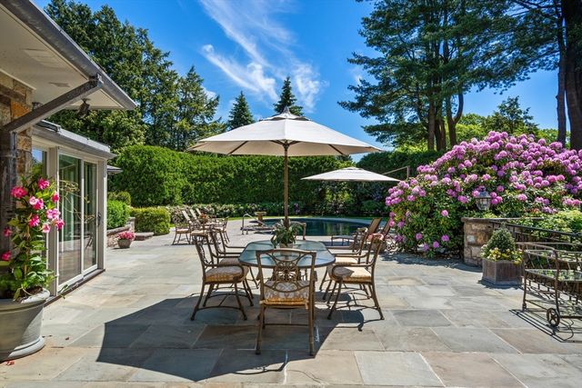 9 Singletree Rd, Brookline, MA 02467