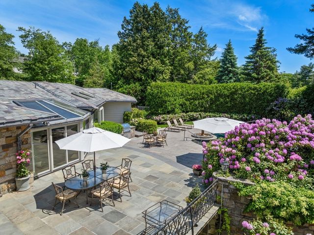 9 Singletree Rd, Brookline, MA 02467