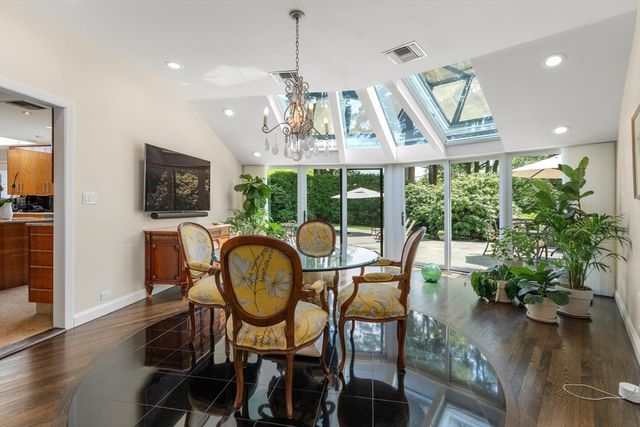 9 Singletree Rd, Brookline, MA 02467