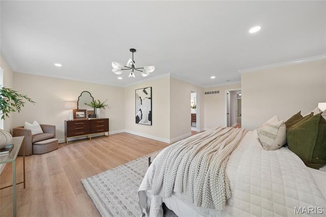 10 Spoede Woods Drive, Creve Coeur, MO 63141