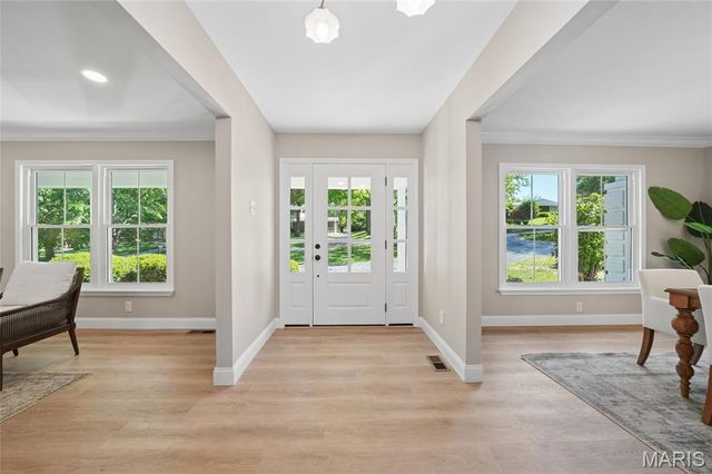 10 Spoede Woods Drive, Creve Coeur, MO 63141