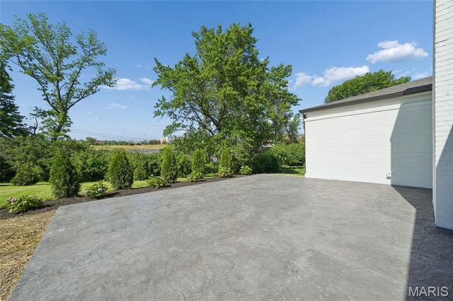 10 Spoede Woods Drive, Creve Coeur, MO 63141