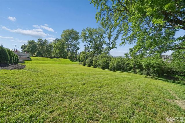 10 Spoede Woods Drive, Creve Coeur, MO 63141