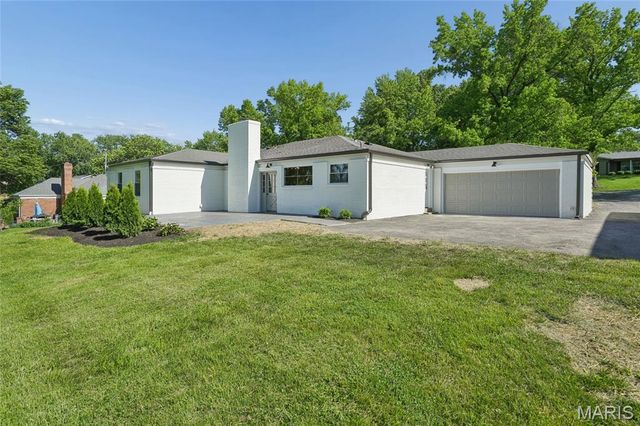 10 Spoede Woods Drive, Creve Coeur, MO 63141