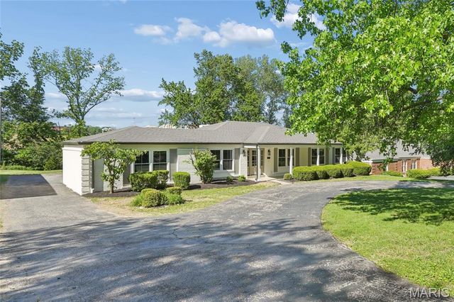 10 Spoede Woods Drive, Creve Coeur, MO 63141