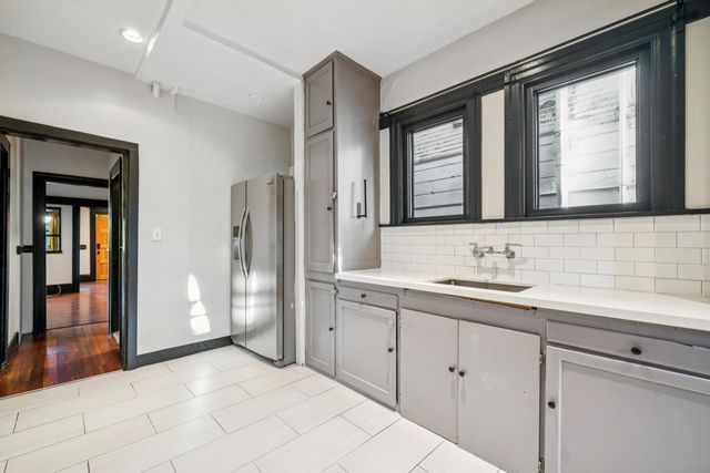 925 925 E 19Th St, Oakland, CA 94606