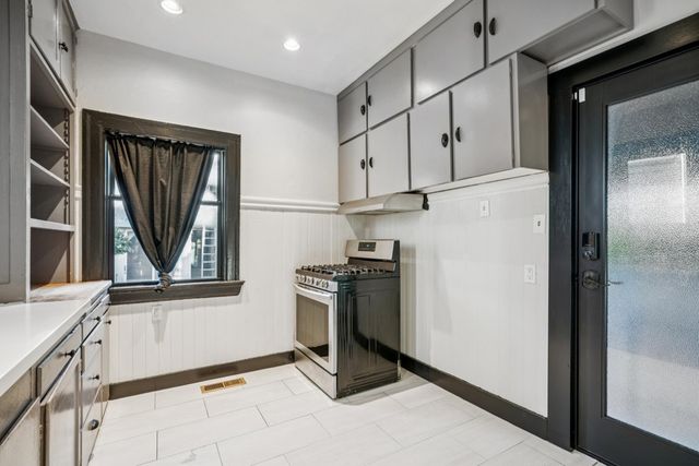 925 925 E 19Th St, Oakland, CA 94606