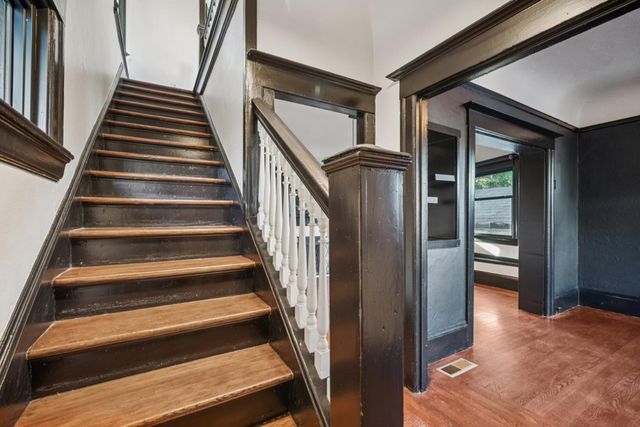 925 925 E 19Th St, Oakland, CA 94606