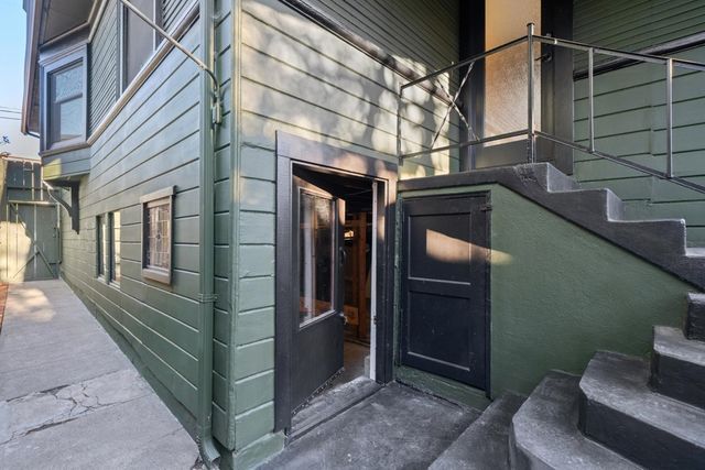 925 925 E 19Th St, Oakland, CA 94606