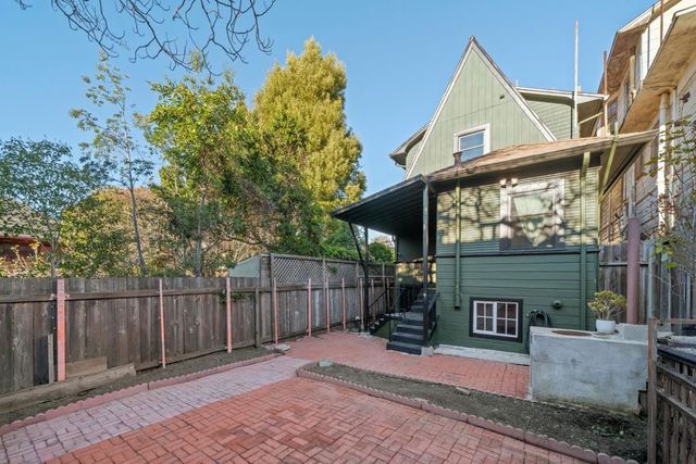 925 925 E 19Th St, Oakland, CA 94606