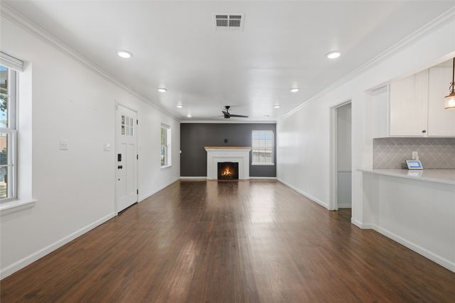 2834 E 21st Place, Tulsa, OK 74114