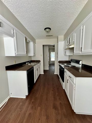 5915 Willow Crest Drive, Arlington, TX 76017
