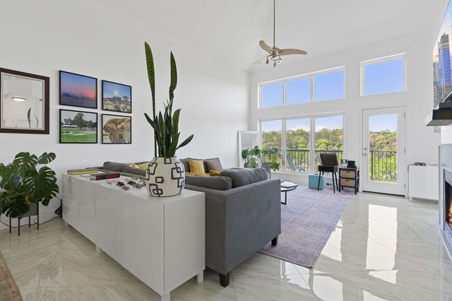6905 Crosby CIR 18, Austin, TX 78746