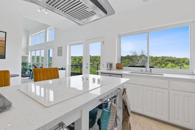 6905 Crosby CIR 18, Austin, TX 78746