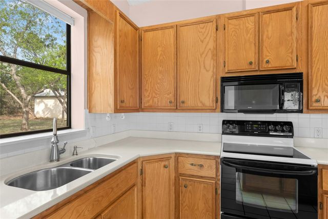 140 Donna DR, Wimberley, TX 78676