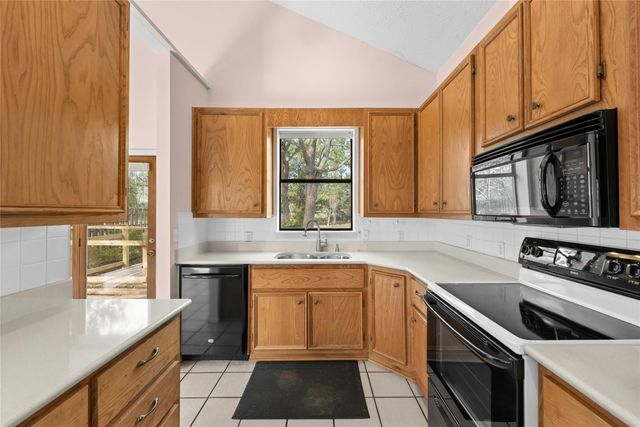 140 Donna DR, Wimberley, TX 78676