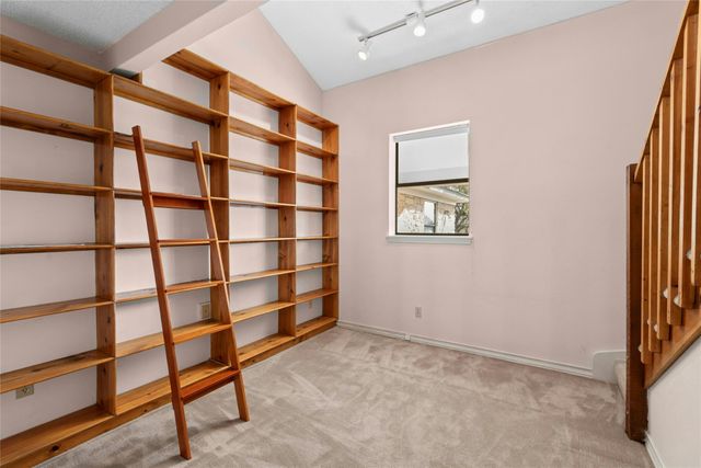 140 Donna DR, Wimberley, TX 78676