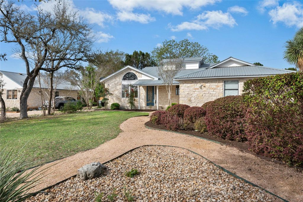 140 Donna DR, Wimberley, TX 78676