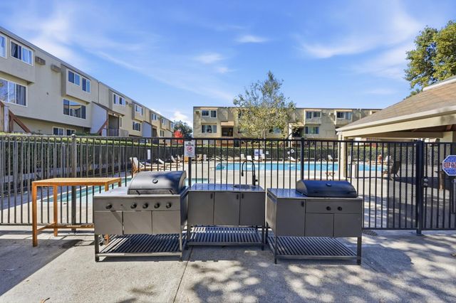 490 Auburn Way 15, San Jose, CA 95129