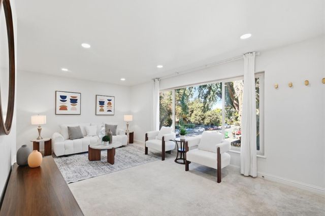 490 Auburn Way 15, San Jose, CA 95129