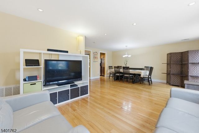 10 Coventry Ct, Old Bridge Twp., NJ 07747