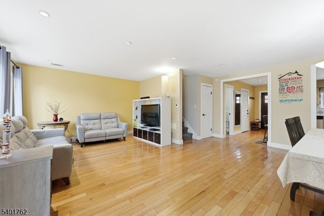 10 Coventry Ct, Old Bridge Twp., NJ 07747