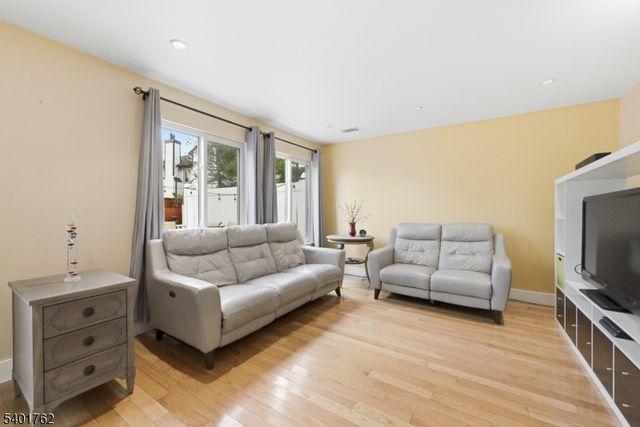 10 Coventry Ct, Old Bridge Twp., NJ 07747