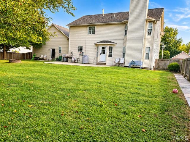 326 Fairwood Hills Road, O'fallon, IL 62269