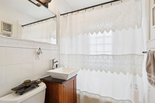 1703 E Norwich AVENUE, Saint Francis, WI 53235