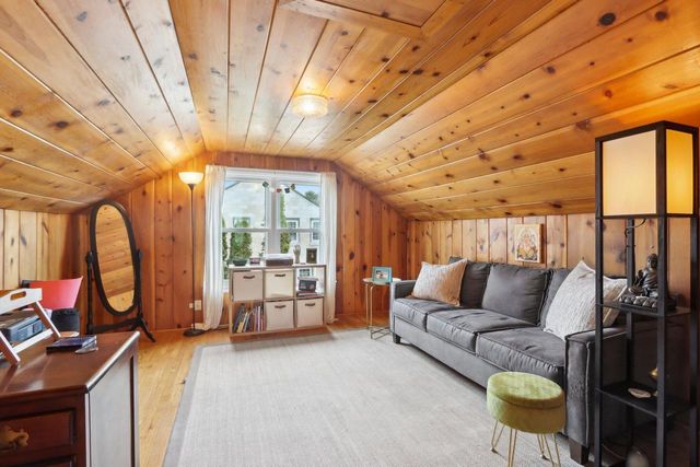 1703 E Norwich AVENUE, Saint Francis, WI 53235