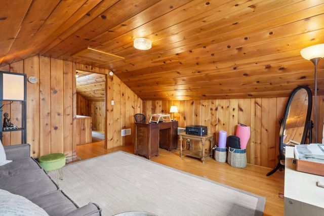 1703 E Norwich AVENUE, Saint Francis, WI 53235