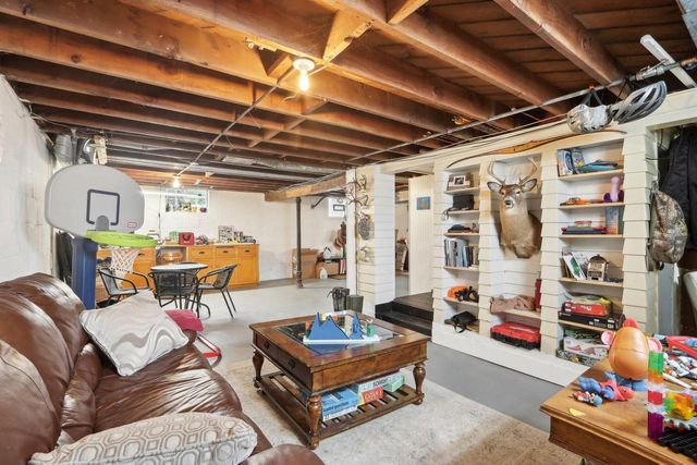 1703 E Norwich AVENUE, Saint Francis, WI 53235