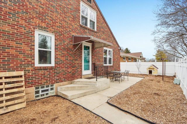 1703 E Norwich AVENUE, Saint Francis, WI 53235