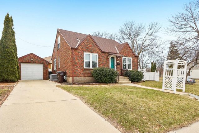 1703 E Norwich AVENUE, Saint Francis, WI 53235