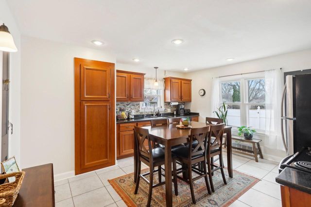 1703 E Norwich AVENUE, Saint Francis, WI 53235