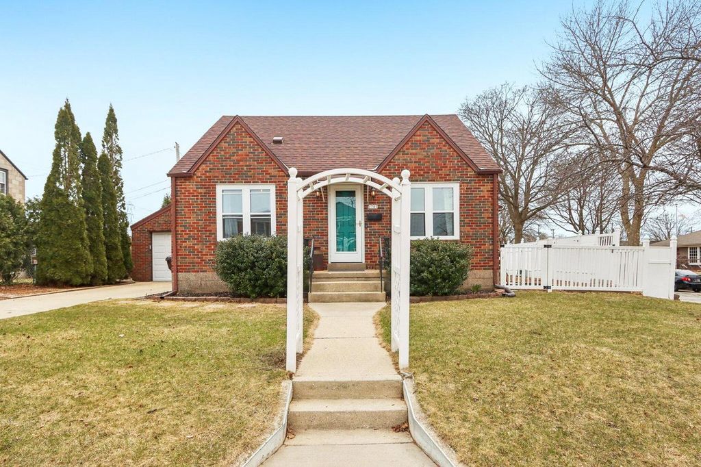 1703 E Norwich AVENUE, Saint Francis, WI 53235