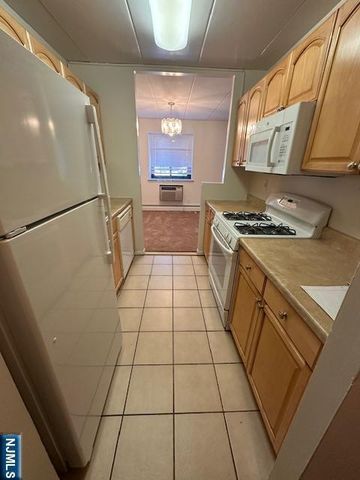 873 Main Street 2C, Hackensack, NJ 07601