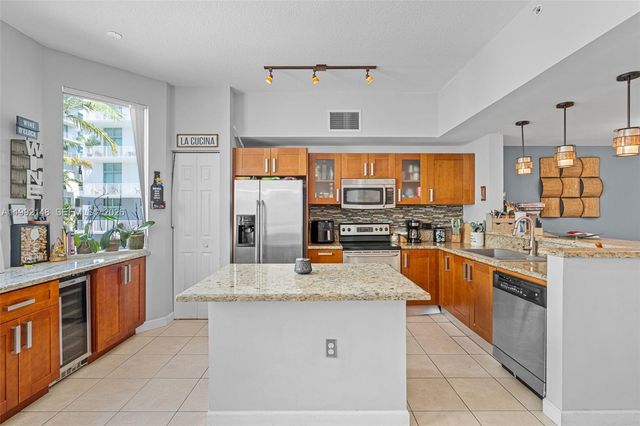 2134 Van Buren St 306, Hollywood, FL 33020