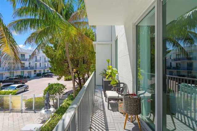 2134 Van Buren St 306, Hollywood, FL 33020
