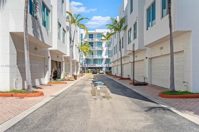 2134 Van Buren St 306, Hollywood, FL 33020