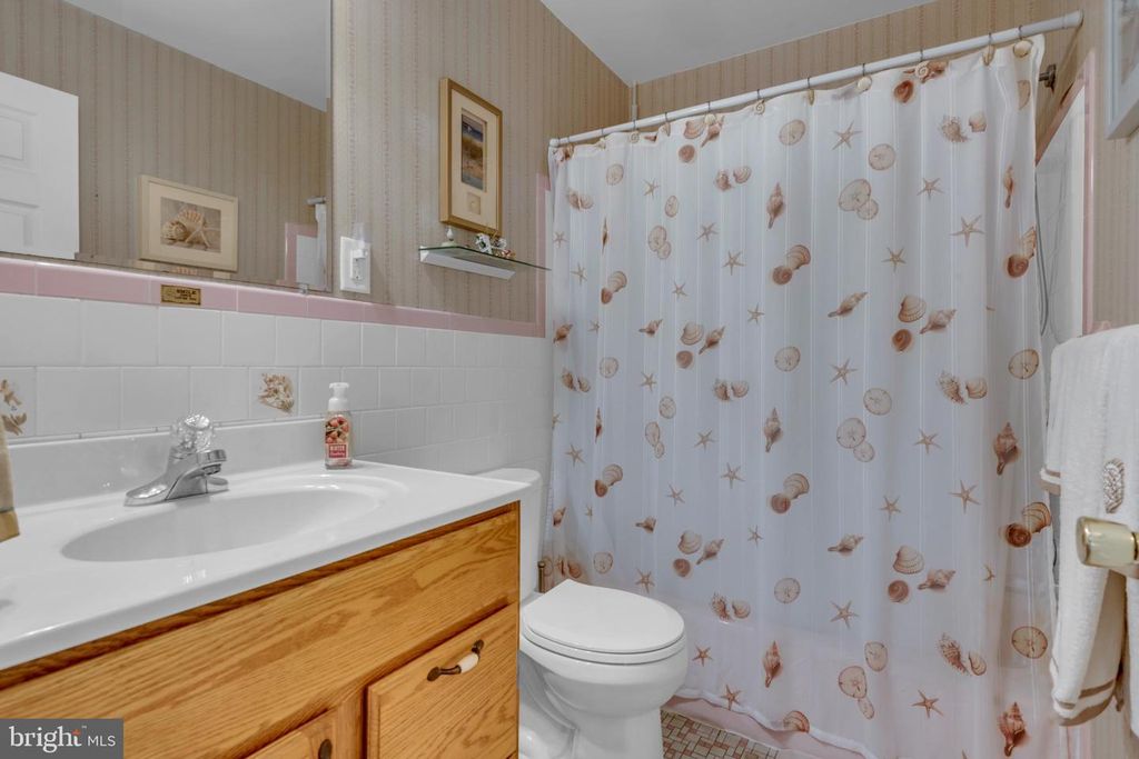 Image 14 of property listing at 1410 MARINER DR, Arnold, MD 21012